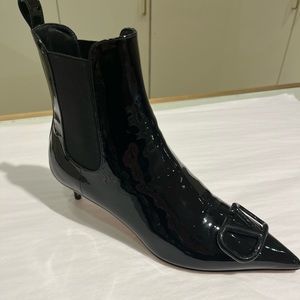 Valentino VLOGO Patent Leather Kitten Heel Ankle Bootie Boots size 39